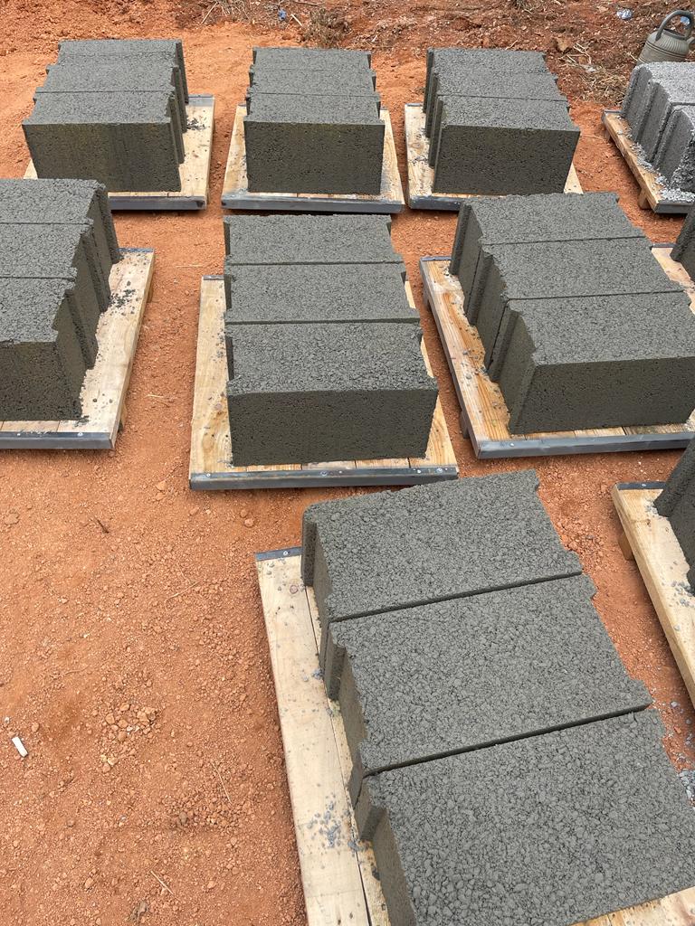 Machine a parpaing semi-automatique OTT 3.1 SA