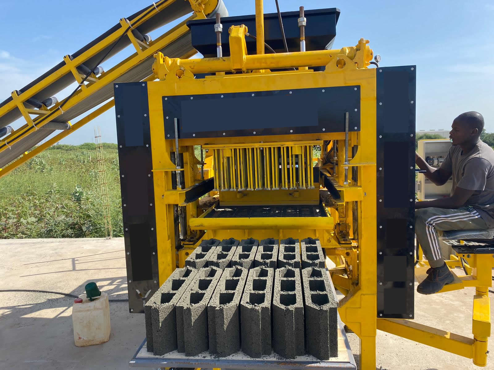 Machine a parpaing semi-automatique OTT 4.1 SA