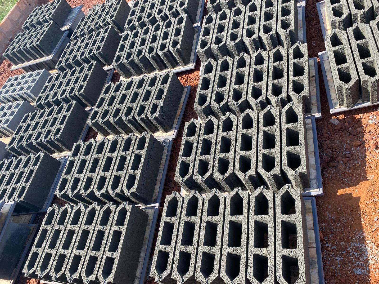 Machine a parpaing semi-automatique OTT 4.1 SA