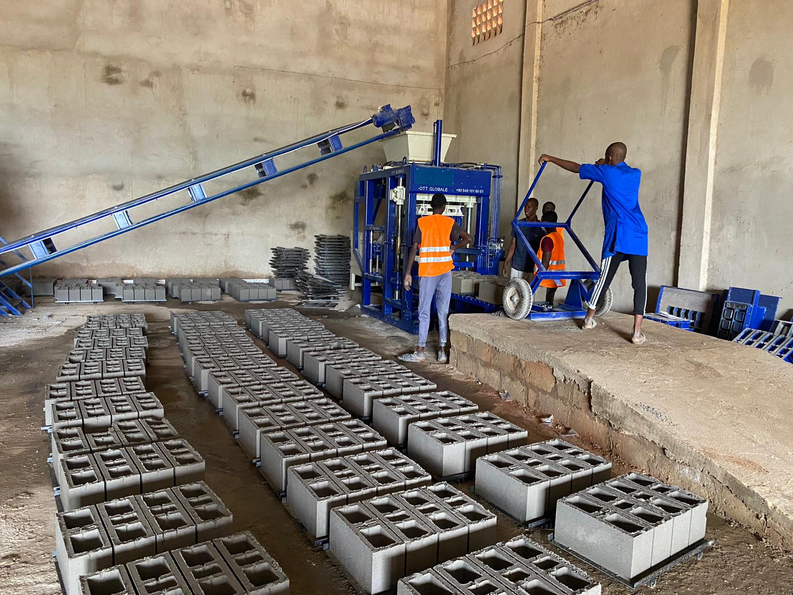 Machine a parpaing pondeuse a parpaing manuelle OTT 3.1