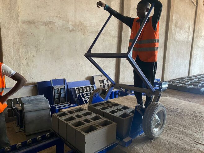 Machine a parpaing pondeuse a parpaing manuelle OTT 3.1