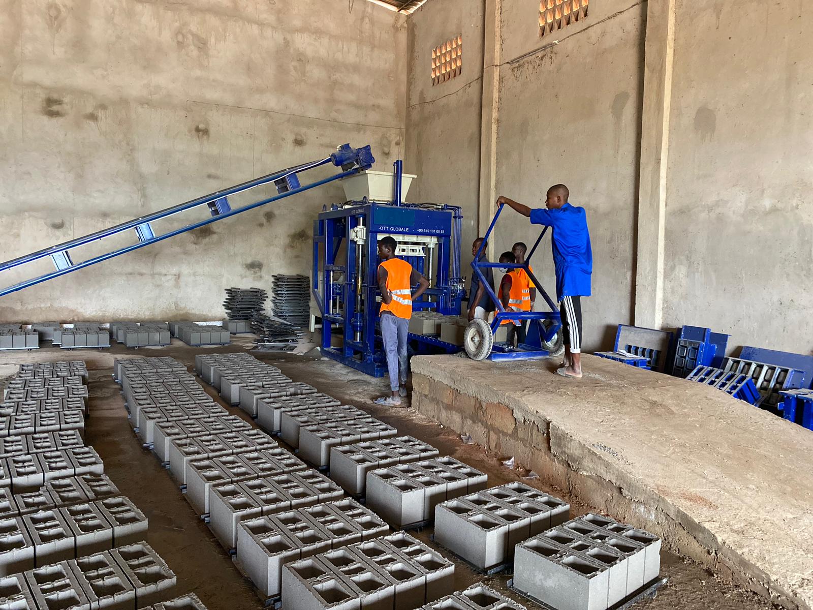 Machine a parpaing pondeuse a parpaing manuelle OTT 3.1