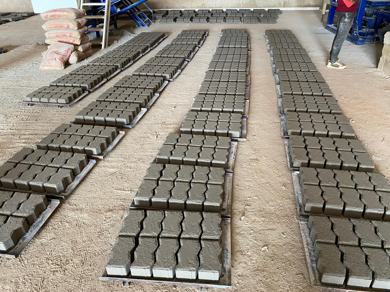 Machine a parpaing pondeuse a parpaing manuelle OTT 3.1