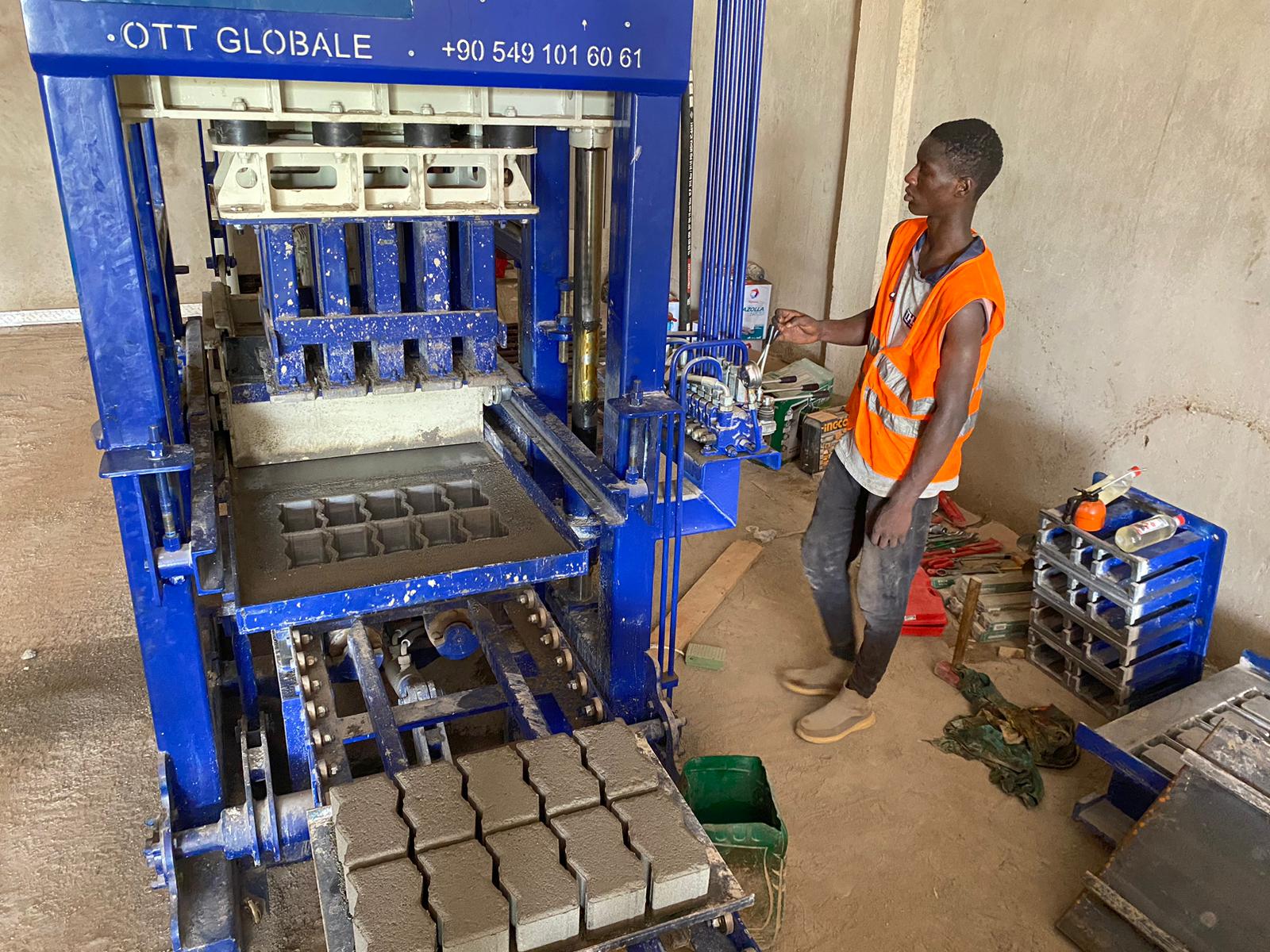 Machine a parpaing pondeuse a parpaing manuelle OTT 3.1