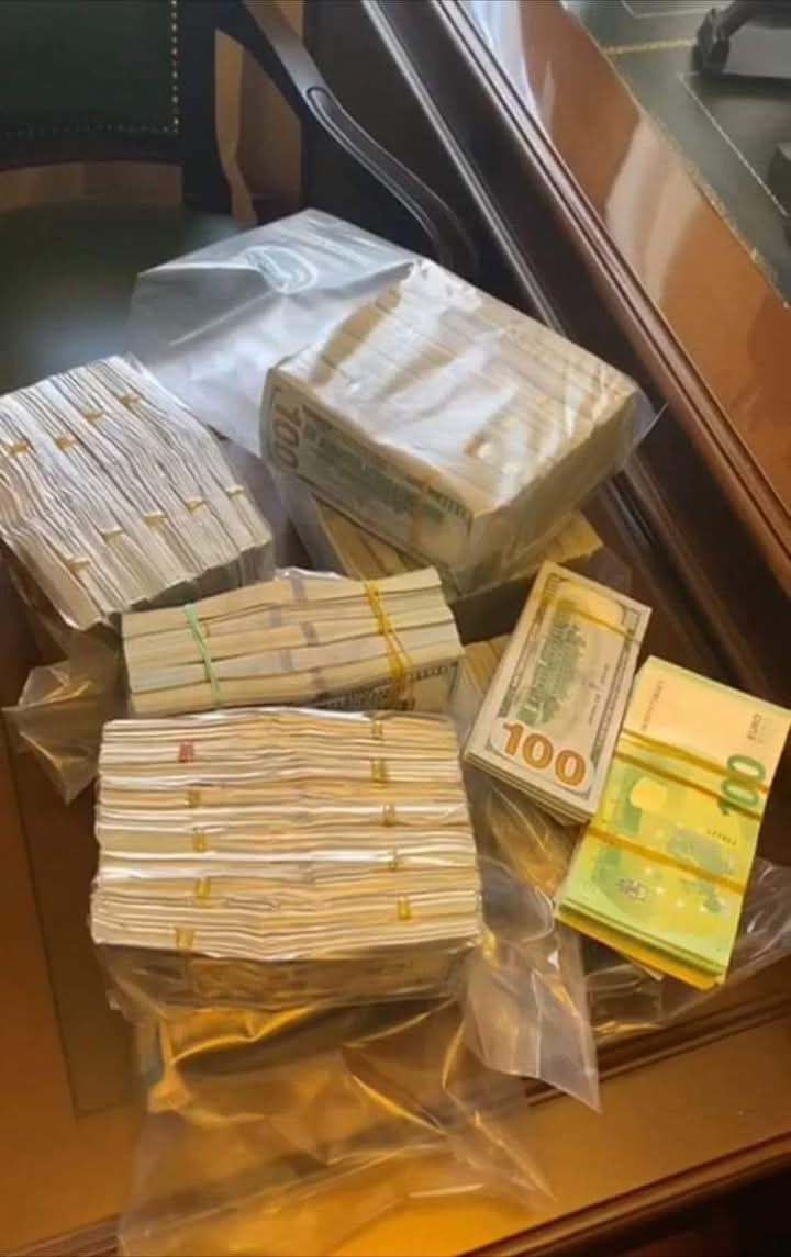 Billets noirs verts et autres fournitures pour transformation de billets